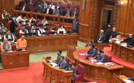 UP Vidhan Sabha:कफ सिरप मुद्दे पर यूपी विधानसभा में भारी हंगामा, सीएम योगी ने सपा पर साधा निशाना, बोले- 'समय आने पर बुलडोजर भी चलेगा'