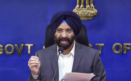 Delhi Cabinet:दिल्ली में प्रदूषण पर सख्त कार्रवाई: 800 फैक्ट्रियां बंद, DTC का बसों पर एकाधिकार और जल निकायों का कायाकल्प