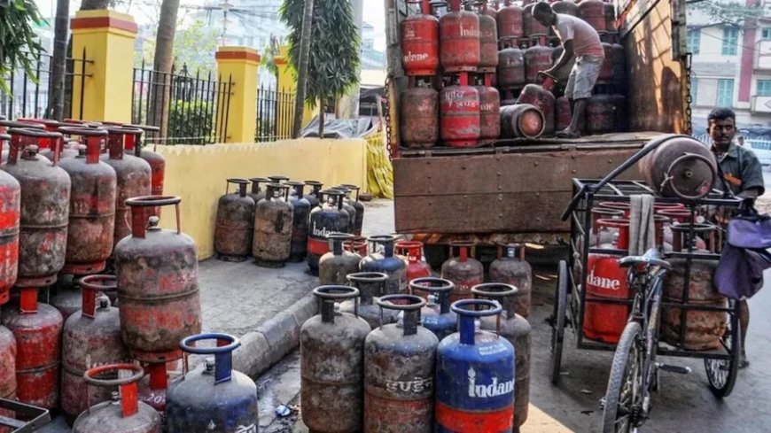 LPG Cylinder Price:कॉमर्शियल एलपीजी सिलेंडर ₹10 सस्ता, ATF की कीमतों में भारी बढ़ोतरी, जानें नए दाम