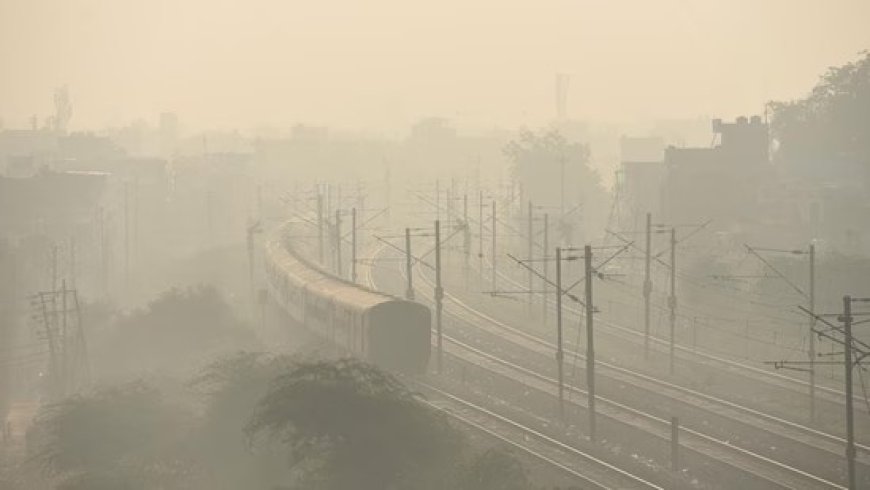 Delhi Pollution Level:दिल्ली-NCR में प्रदूषण, कोहरा और ठंड का तिहरा हमला: विजिबिलिटी शून्य, AQI 400 पार
