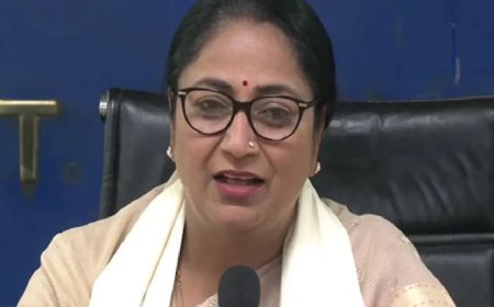 Rekha Gupta News:दिल्ली विधानसभा में भावुक हुईं सीएम रेखा गुप्ता, AAP पर साधा निशाना; स्कूलों की मनमानी फीस पर लगेगी रोक