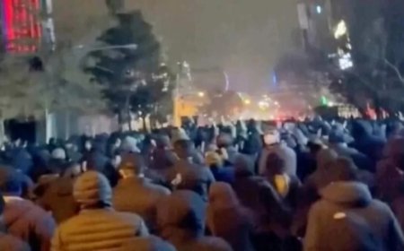 Iran Violence:ईरान में खामेनेई के आदेश पर प्रदर्शनकारियों पर गोलीबारी, 2,000 से अधिक मौतें