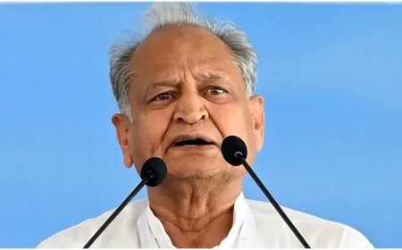 Rajasthan Politics:वोटर लिस्ट विवाद: अशोक गहलोत ने BJP पर साधा निशाना, अधिकारियों को दी सख्त चेतावनी