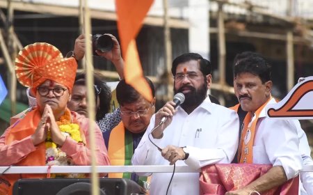 Maharashtra Elections:महाराष्ट्र में सियासी उथल-पुथल: शिंदे के पार्षद पांच सितारा होटल में, उद्धव ठाकरे ने जनता से मांगी माफी