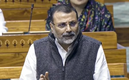 नेहरू-इंदिरा पर निशिकांत दुबे के बयान से संसद में हंगामा, विपक्ष की शिकायत