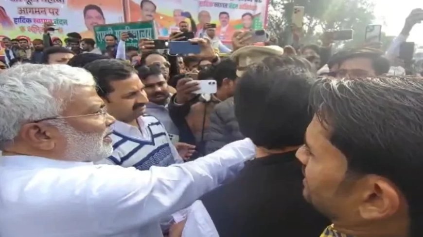 यूपी भाजपा: मंत्री स्वतंत्र देव सिंह को बंधक बनाने पर विधायक को नोटिस