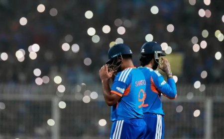 IND vs WI: ड्रिंक्स ब्रेक में लेजर शो पर भड़के गावस्कर और शास्त्री