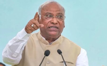 असम चुनाव 2026: मल्लिकार्जुन खरगे ने कांग्रेस की पांच गारंटियों की घोषणा की