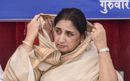 सुनेत्रा पवार ने बारामती उपचुनाव के लिए नामांकन भरा, 23 अप्रैल को मतदान