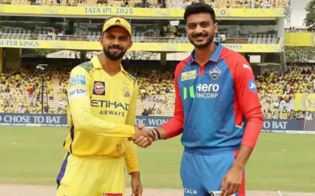 IPL 2025: दिल्ली ने टॉस जीतकर चुनी गेंदबाजी, धोनी फिर बाहर