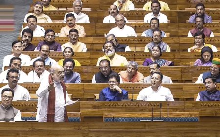 महिला आरक्षण और परिसीमन बिल पर आज वोटिंग, शशि थरूर ने दी 'पॉलिटिकल डिमॉनिटाइजेशन' की चेतावनी