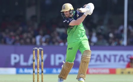 IPL 2026: फिल सॉल्ट का तूफानी अर्धशतक, RCB ने दिल्ली कैपिटल्स के खिलाफ बनाया बड़ा स्कोर