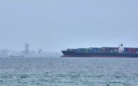 अमेरिका-ईरान सीजफायर टूटा: अमेरिकी मिसाइल हमले में ईरानी कार्गो शिप जब्त, तेहरान की चेतावनी