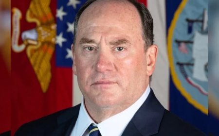 ईरान जंग के बीच अमेरिकी नौसेना सचिव जॉन फेलन का इस्तीफा, हंग काओ संभालेंगे कमान