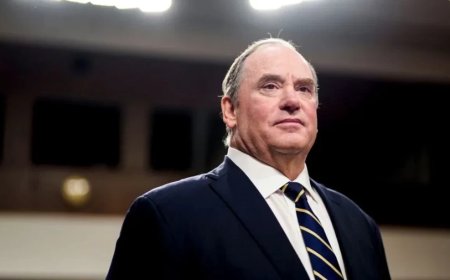 ट्रंप ने नौसेना सचिव जॉन फेलन को किया बर्खास्त, होर्मुज नाकाबंदी और आंतरिक मतभेद बने कारण