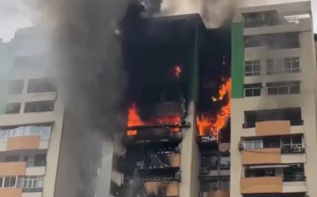 गाजियाबाद की गौर ग्रीन एवेन्यू सोसाइटी में भीषण आग, 8 फ्लैट जलकर खाक