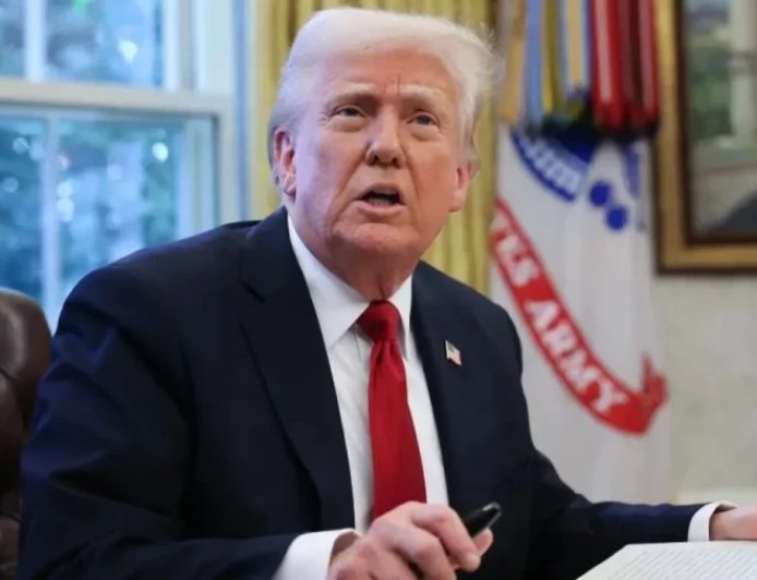 डोनाल्ड ट्रंप की ईरान को चेतावनी, होर्मुज जलडमरूमध्य खोलने का दिया अल्टीमेटम