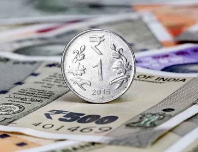 डॉलर की धौंस या RBI की ढील? रुपया 93 के पार, जानें गिरावट की बड़ी वजहें