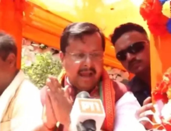 आप में बड़ी बगावत: 7 राज्यसभा सांसदों का इस्तीफा, नितिन नवीन की चेतावनी