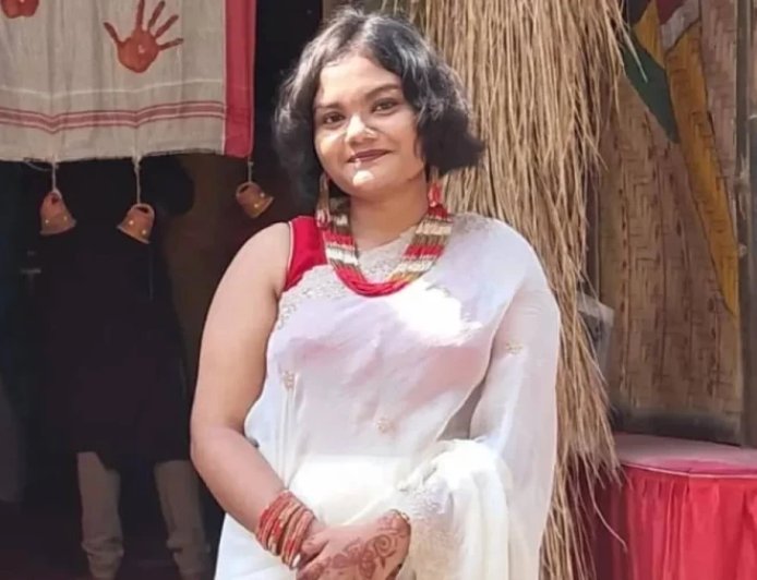 ISC Topper Anushka Ghosh: 100% अंक हासिल कर रचा इतिहास, जानें सफलता का मंत्र