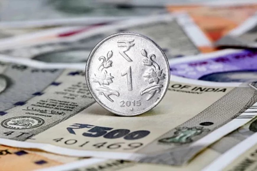 डॉलर की धौंस या RBI की ढील? रुपया 93 के पार, जानें गिरावट की बड़ी वजहें