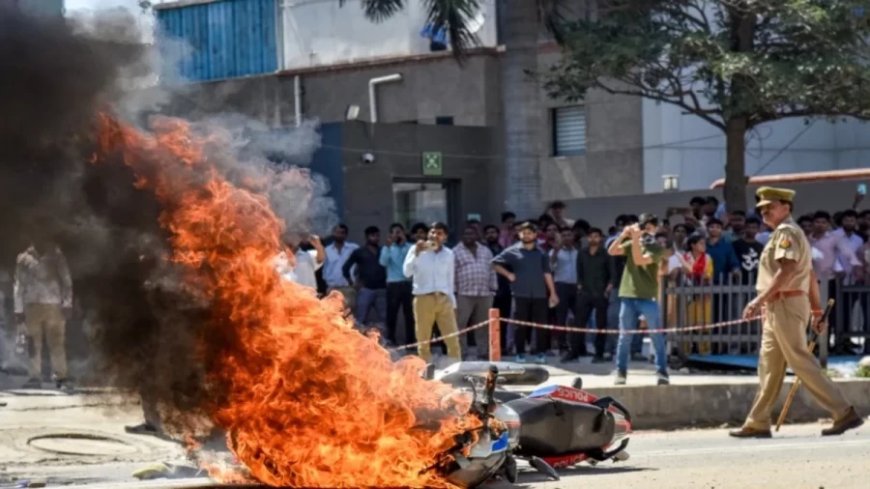 नोएडा हिंसा: वेतन वृद्धि प्रदर्शन में भारी बवाल, 7 FIR दर्ज, पुलिस बल तैनात