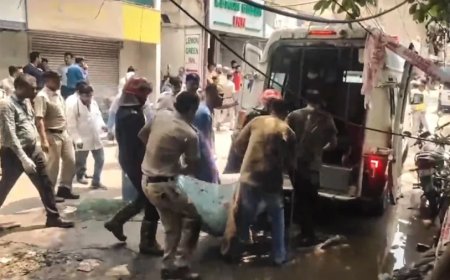 दिल्ली मालवीय नगर अग्निकांड: गेस्ट हाउस में आग से 21 की मौत, मालिक लोकेश बजाज पर खुलासा