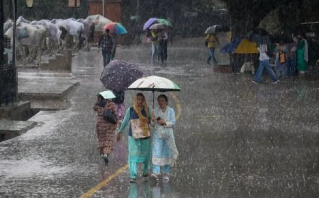 आज का मौसम: दिल्ली से केरल तक बारिश का अलर्ट, 70 किमी की रफ्तार से चलेंगी हवाएं