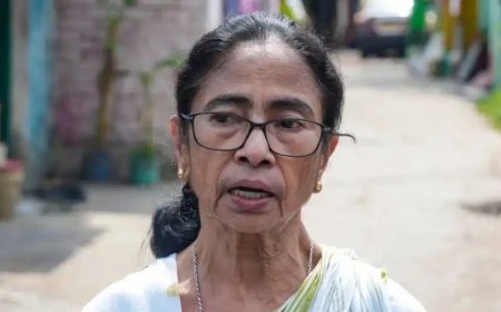 ममता बनर्जी की बढ़ी मुश्किलें: बगावत और फूट के बाद अब दो मोर्चों पर कानूनी जंग