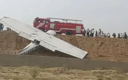 यूपी के कासगंज में ट्रेनी एयरक्राफ्ट क्रैश: निर्माणाधीन हाईवे पर गिरा विमान, महिला पायलट घायल