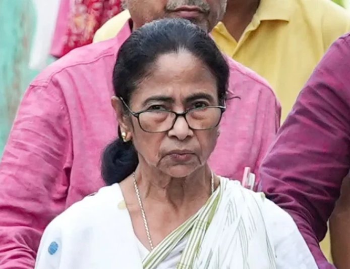 ममता बनर्जी का 'खेला' संकट में: TMC के 58 विधायकों और 19 सांसदों की बगावत से हिली पार्टी की नींव