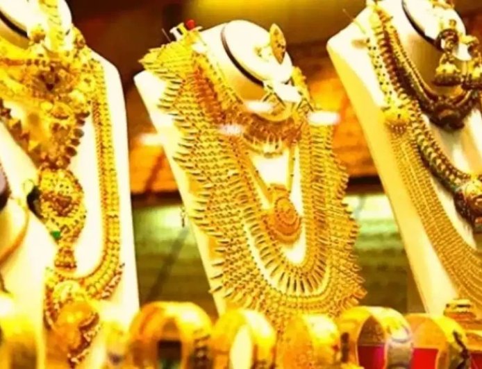 सोने और चांदी की कीमतों में भारी गिरावट सोना 2840 रुपये और चांदी 8040 रुपये सस्ती