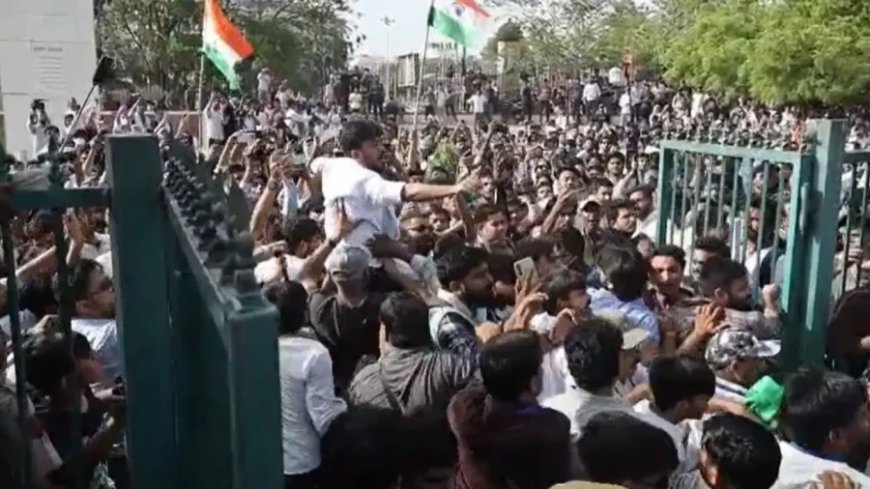 जयपुर में कॉकरोच जनता पार्टी के संस्थापक अभिजीत दीपके की पिटाई, सरेआम जड़े थप्पड़