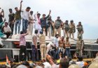भोपाल में किसान आंदोलन उग्र: मूंग खरीदी की मांग पर बस पलटने की कोशिश, सीएम ने बनाई कमेटी