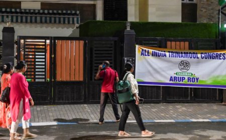 ममता बनर्जी को बड़ा झटका: बागी गुट ने कोलकाता में टीएमसी मुख्यालय पर किया कब्जा
