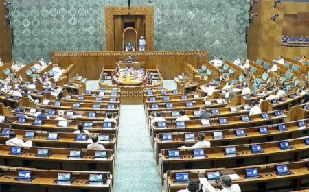 संसद मानसून सत्र: नीट पेपर लीक और राम मंदिर चढ़ावा चोरी पर लोकसभा में भारी हंगामा, राज्यसभा स्थगित