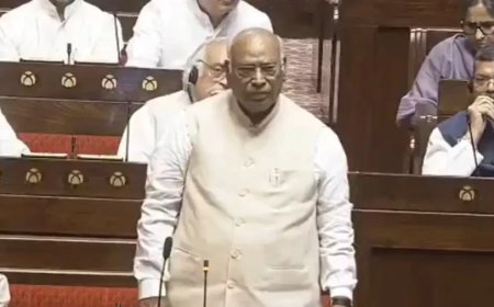 संसद में हंगामा: छात्रों पर लाठीचार्ज को लेकर खरगे का माइक बंद करने का आरोप, विपक्ष हमलावर