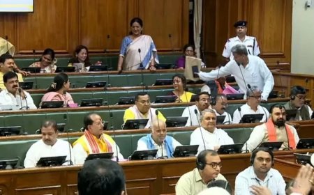 बिहार विधानसभा में हंगामा: भाजपा और महागठबंधन विधायकों के बीच धक्का-मुक्की, कार्यवाही स्थगित