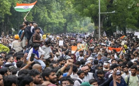 कॉकरोच जनता पार्टी का देशभर में प्रदर्शन का ऐलान, शिक्षा मंत्री के इस्तीफे की मांग