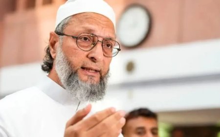 मुरादाबाद में ओवैसी का बड़ा हमला: सपा और बीजेपी को घेरा, कहा अब दूसरों के लिए दरी नहीं बिछाएंगे