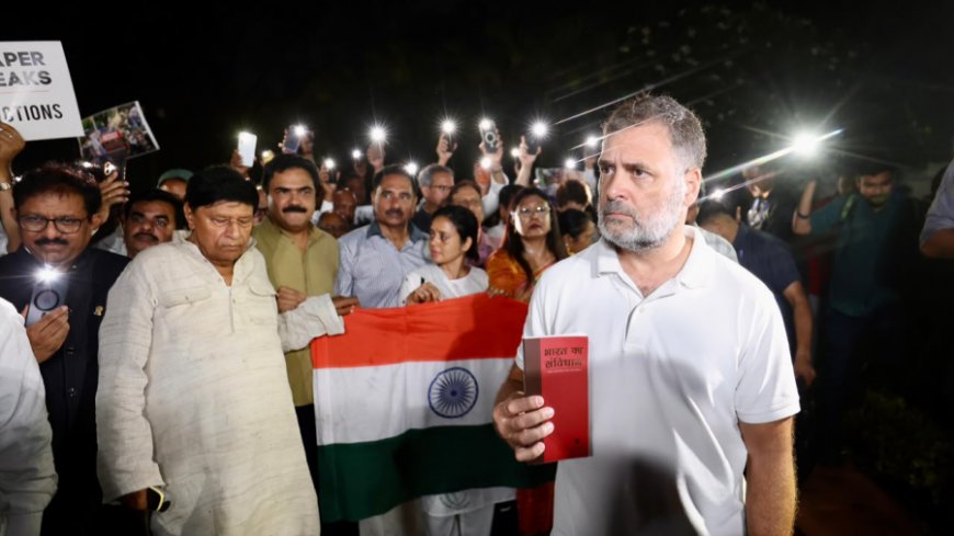 राहुल गांधी की गांधीगीरी: नीट विरोध के बीच इंडिया गठबंधन के नेताओं के साथ पहुंचे गांधी स्मृति