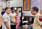 दिल्ली: डीसीपी दफ्तर के बाहर धरने पर राहुल और प्रियंका गांधी, पेलेट गन मामले में एफआईआर की मांग