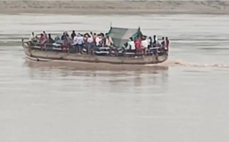 चंबल नदी में खराब हुआ स्टीमर: 100 से ज्यादा यात्रियों की जान खतरे में