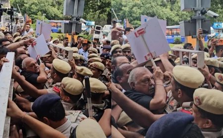 हरियाणा विधानसभा: कांग्रेस विधायकों की पुलिस से झड़प, हुड्डा बोले- मेरे साथ हुई धक्का-मुक्की