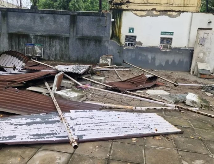भारत का करारा जवाब: पाकिस्तान हाई कमीशन के बाहर चला बुलडोजर, हटाया गया सुरक्षा घेरा