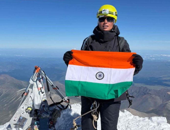 सीकर की बेटी पूनम कंवर ने यूरोप की सबसे ऊंची चोटी माउंट एल्ब्रुस पर फहराया तिरंगा