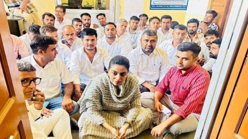 जोधपुर: मथानिया में विधायक सियोल के आरओ चैंबर जाने पर हंगामा, दिव्या मदेरणा का धरना