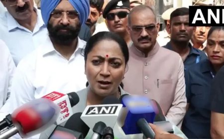 सत्य निकेतन हादसा: सीएम रेखा गुप्ता ने लिया जायजा, पांच मंजिला इमारतों को सील करने के निर्देश