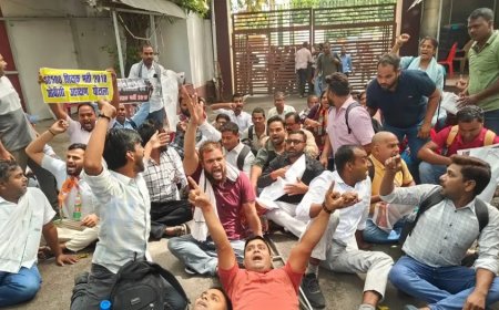 लखनऊ: बीजेपी दफ्तर में घुसे 68,500 शिक्षक भर्ती अभ्यर्थी, आरक्षण घोटाले का आरोप