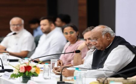 ज्ञानेश कुमार के खिलाफ महाभियोग का प्रस्ताव: SIR मुद्दे पर इंडिया गठबंधन की बड़ी बैठक
